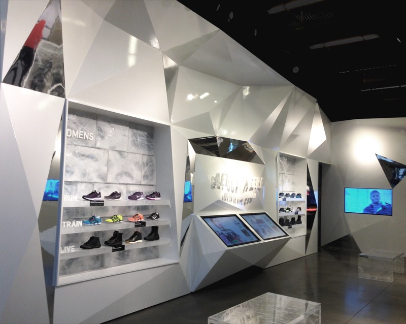 NIKE (satis&fy)