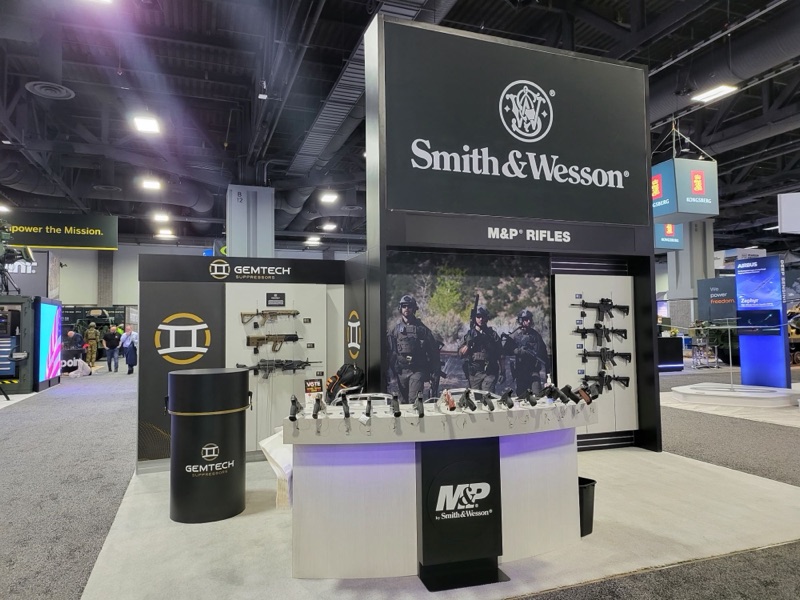 SMITH & WESSON